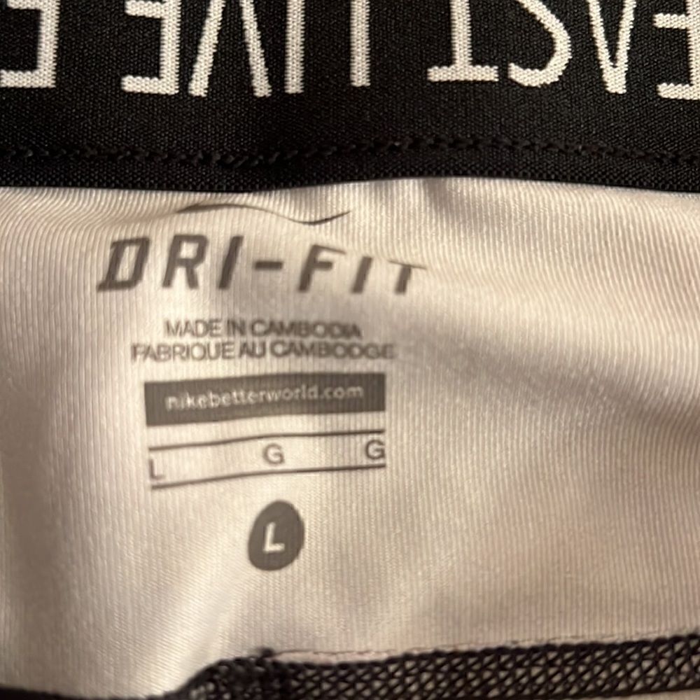 Nike Dri Fit Capris L - Picture 2 of 3